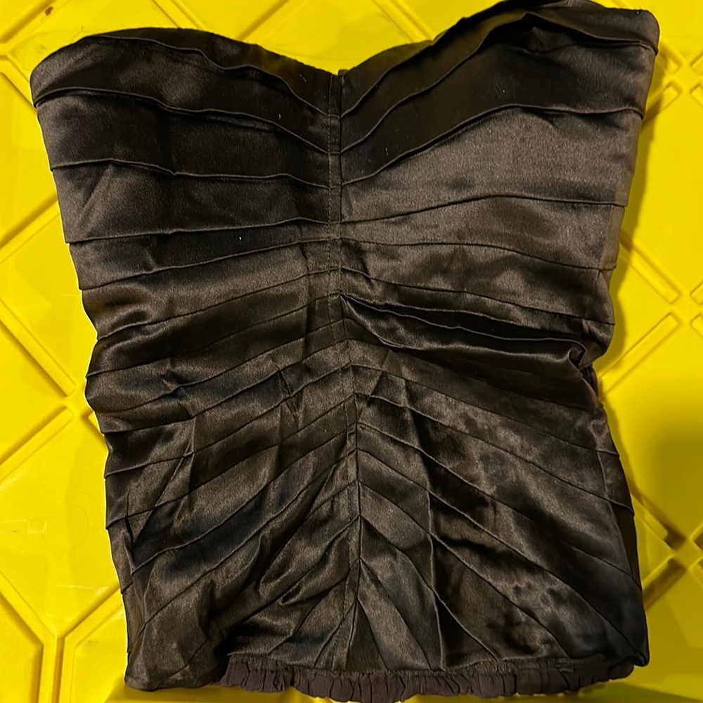 Adorable strapless sexy top with built in padding